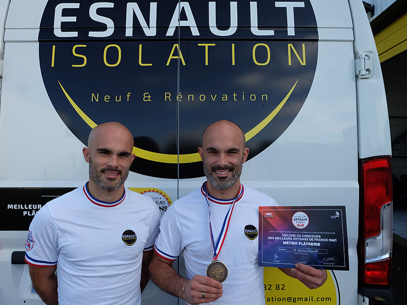 Les frères Esnault Jérémy et Anthony avec la médaille meilleur Artisans platrier plaquiste
